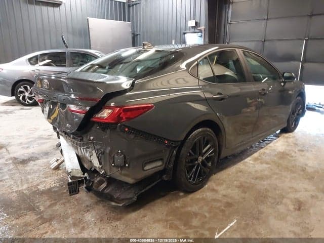 2025 TOYOTA CAMRY SE 4