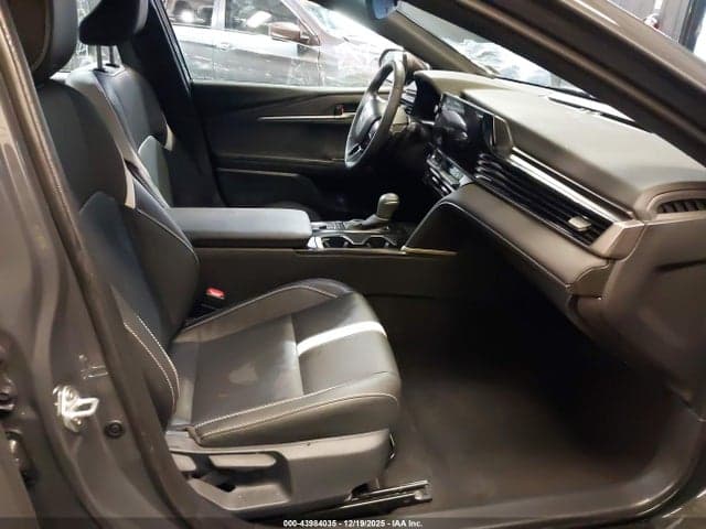 2025 TOYOTA CAMRY SE 5