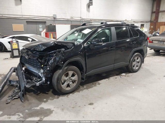 2025 TOYOTA RAV4 XLE 2