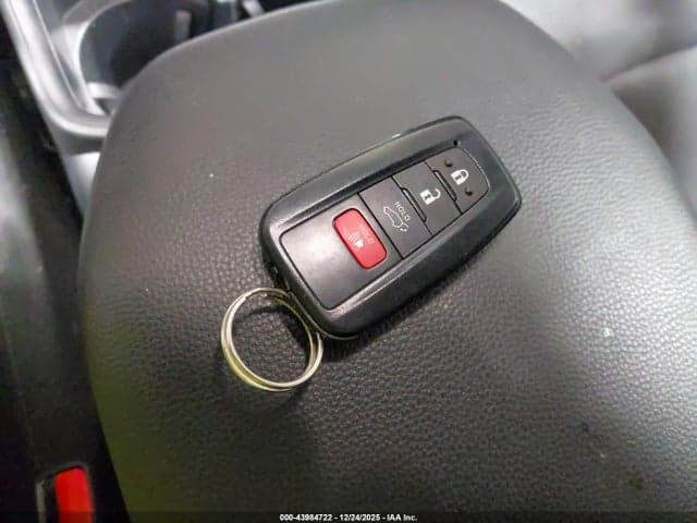 2025 TOYOTA RAV4 XLE 11