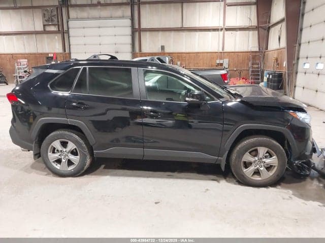 2025 TOYOTA RAV4 XLE 13