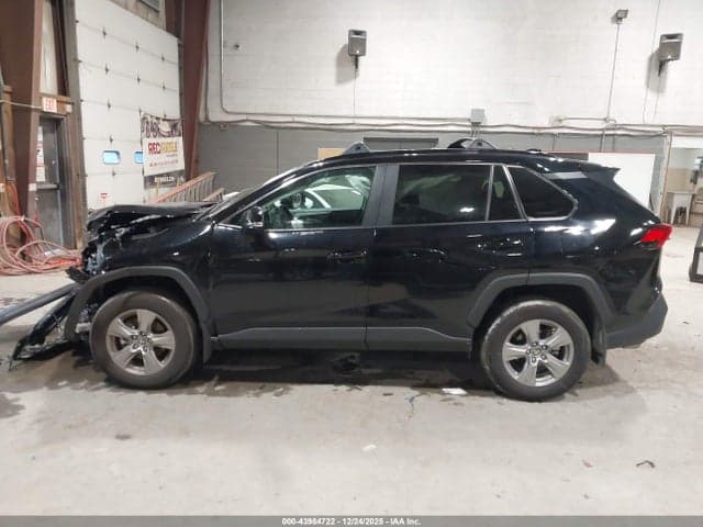 2025 TOYOTA RAV4 XLE 14