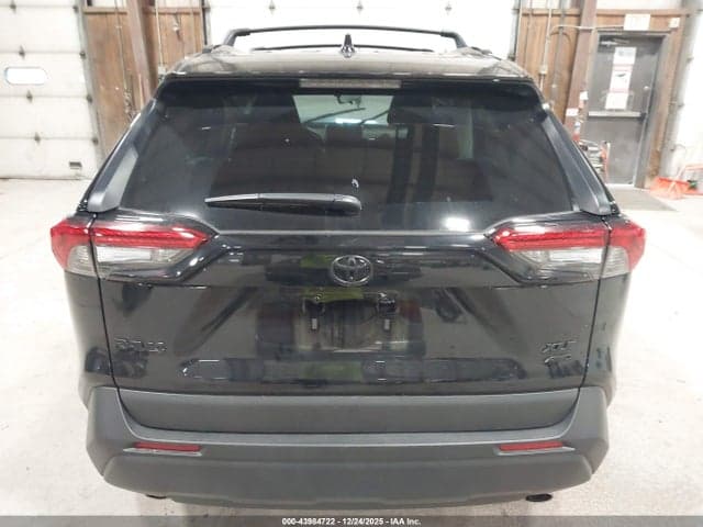 2025 TOYOTA RAV4 XLE 16