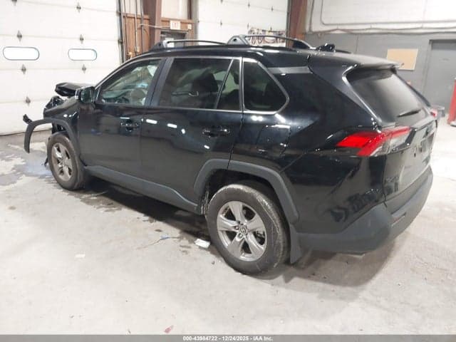 2025 TOYOTA RAV4 XLE 3