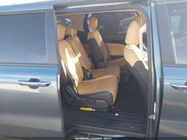 2023 KIA CARNIVAL MPV EX 8