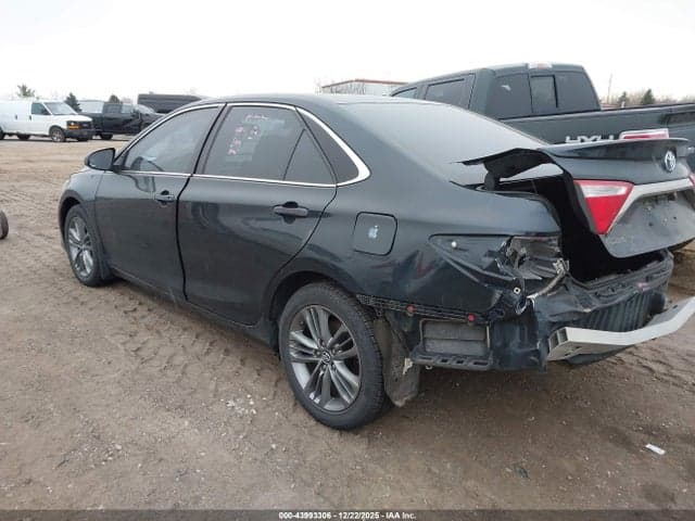 2017 TOYOTA CAMRY SE 14