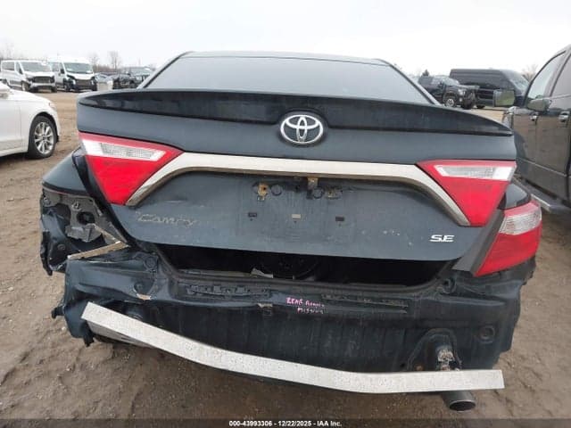2017 TOYOTA CAMRY SE 16