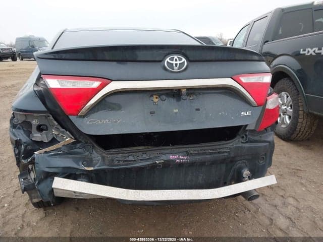 2017 TOYOTA CAMRY SE 6