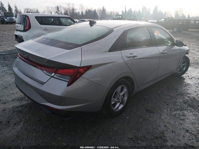 2021 HYUNDAI ELANTRA SE 4