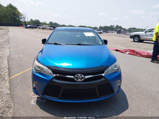 2017 TOYOTA CAMRY SE 12