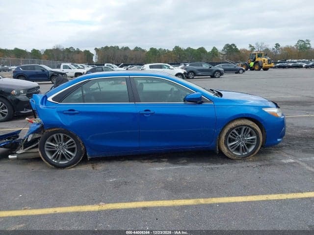 2017 TOYOTA CAMRY SE 13