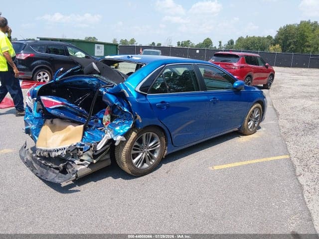 2017 TOYOTA CAMRY SE 4