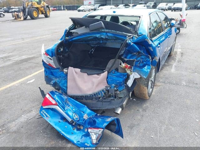 2017 TOYOTA CAMRY SE 6