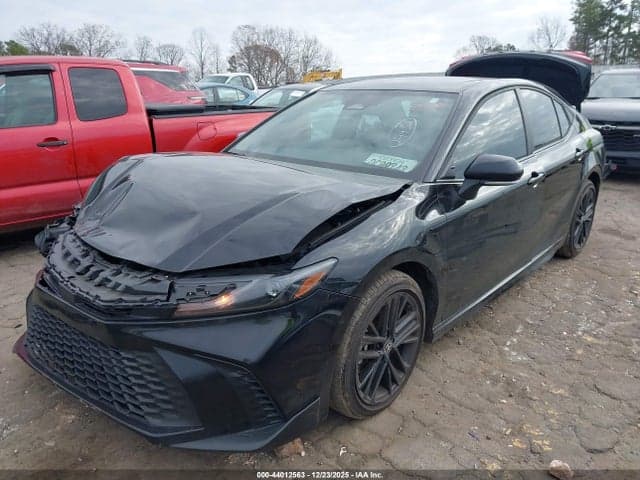 2025 TOYOTA CAMRY SE 2