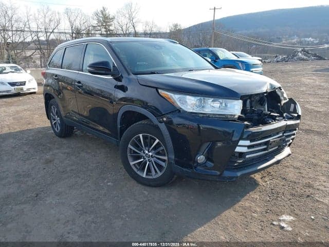 2019 TOYOTA HIGHLANDER XLE 1