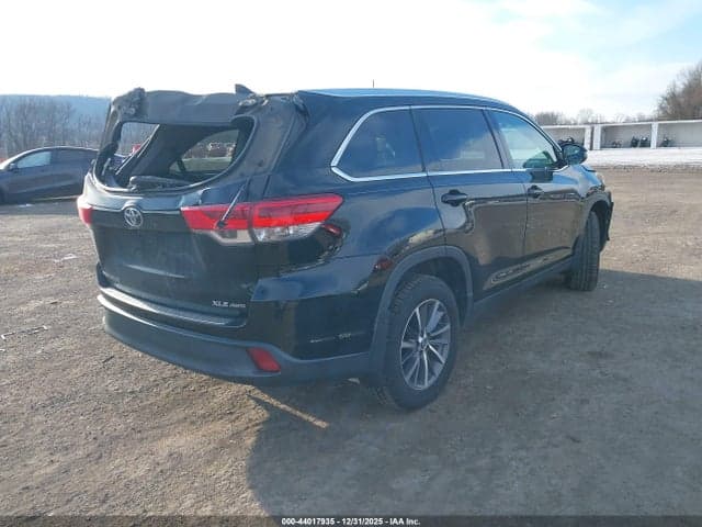 2019 TOYOTA HIGHLANDER XLE 4