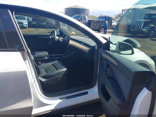2022 TESLA MODEL Y 6