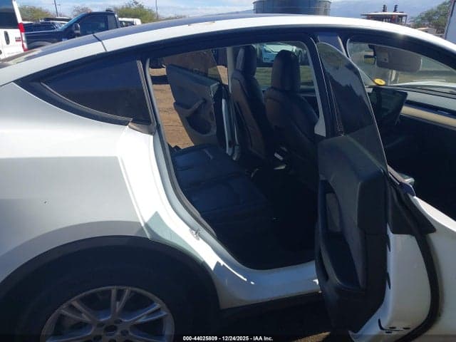 2022 TESLA MODEL Y 9