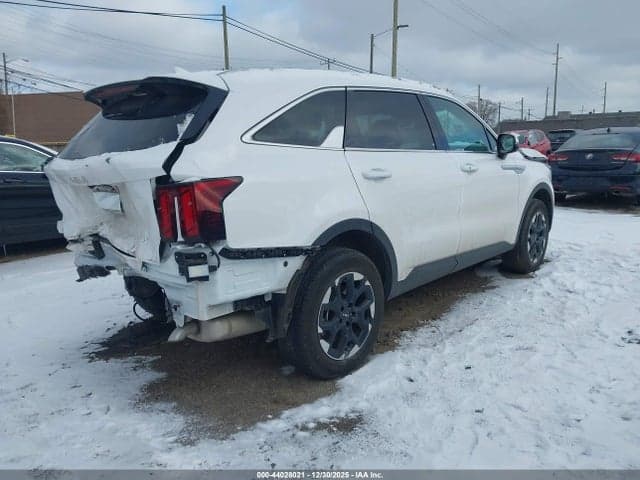 2025 KIA SORENTO S 4