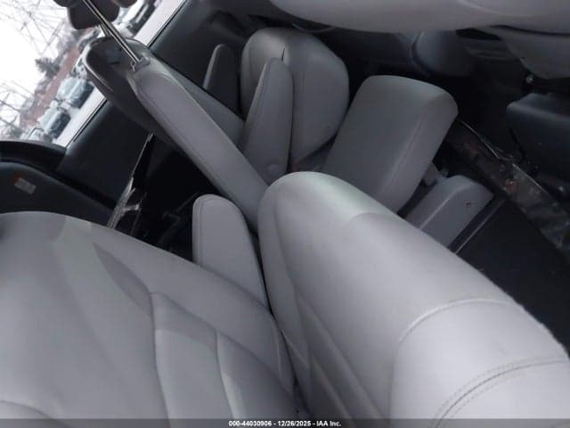 2020 TOYOTA SIENNA XLE 8