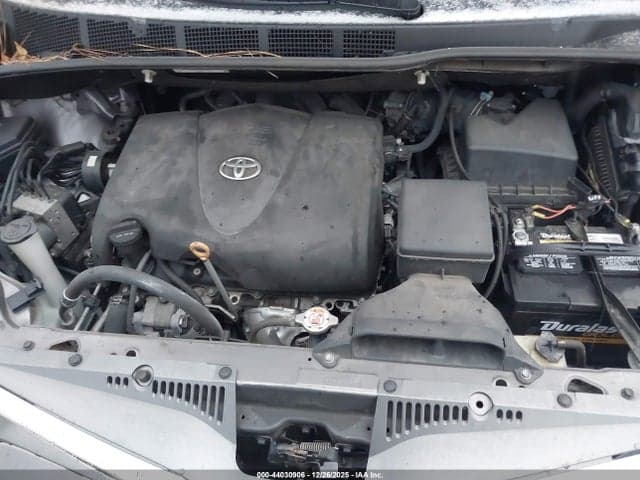 2020 TOYOTA SIENNA XLE 10