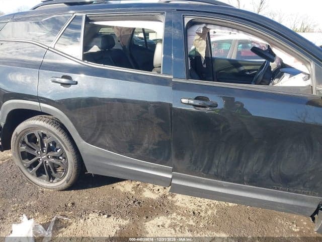 2022 GMC TERRAIN AWD SLT 13