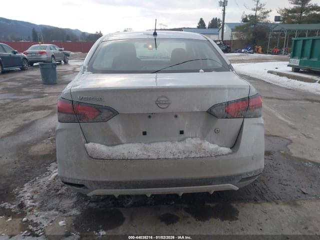 2024 NISSAN VERSA 1.6 S 17