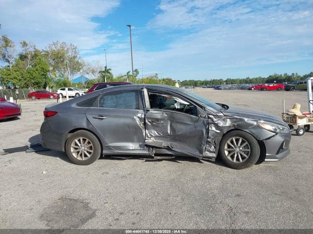 2019 HYUNDAI SONATA SE 13