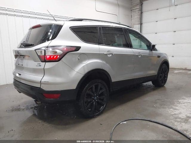 2017 FORD ESCAPE SE 4