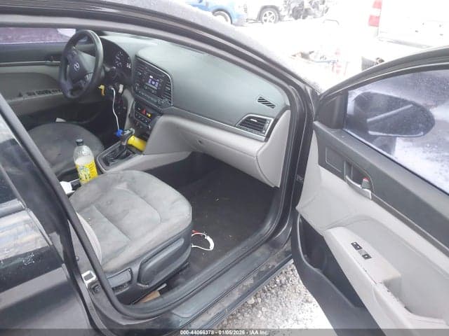 2017 HYUNDAI ELANTRA SE 5