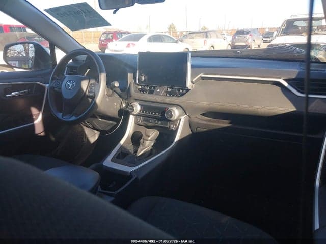 2024 TOYOTA RAV4 XLE 5