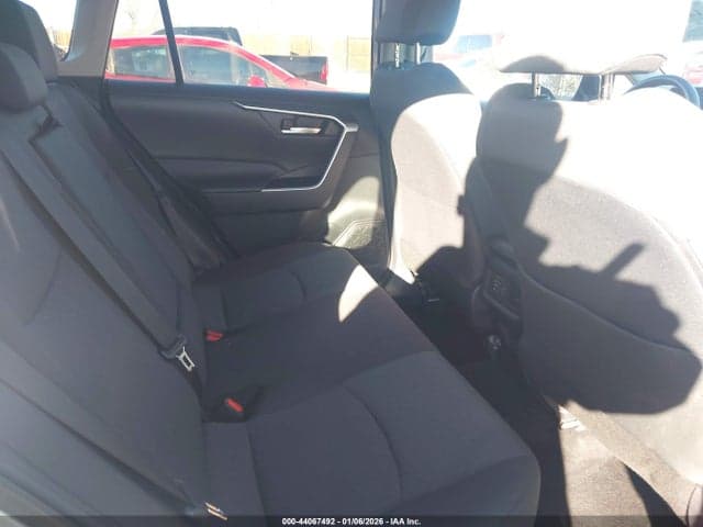 2024 TOYOTA RAV4 XLE 8
