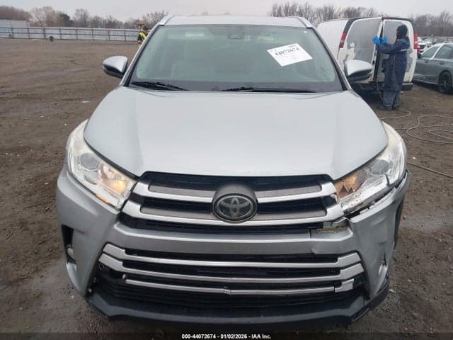 2017 TOYOTA HIGHLANDER XLE 12