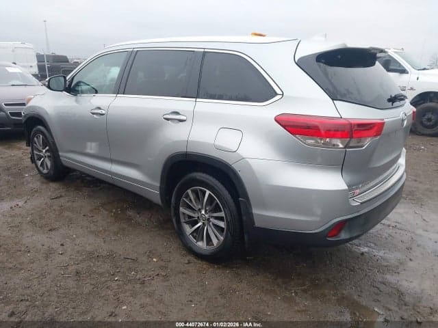2017 TOYOTA HIGHLANDER XLE 3