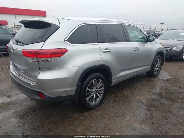 2017 TOYOTA HIGHLANDER XLE 4