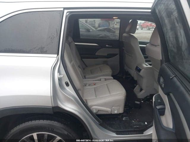 2017 TOYOTA HIGHLANDER XLE 8
