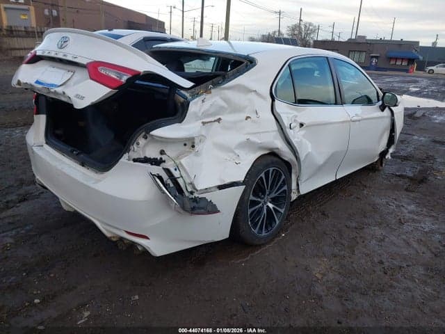 2020 TOYOTA CAMRY SE 4