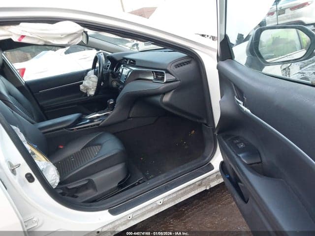2020 TOYOTA CAMRY SE 5