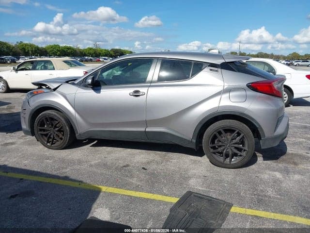 2019 TOYOTA C-HR LE 14