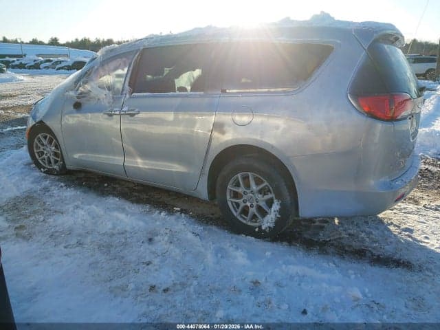 2024 CHRYSLER VOYAGER LX 3
