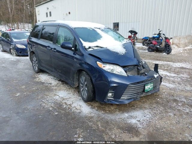 2020 TOYOTA SIENNA XLE - 1