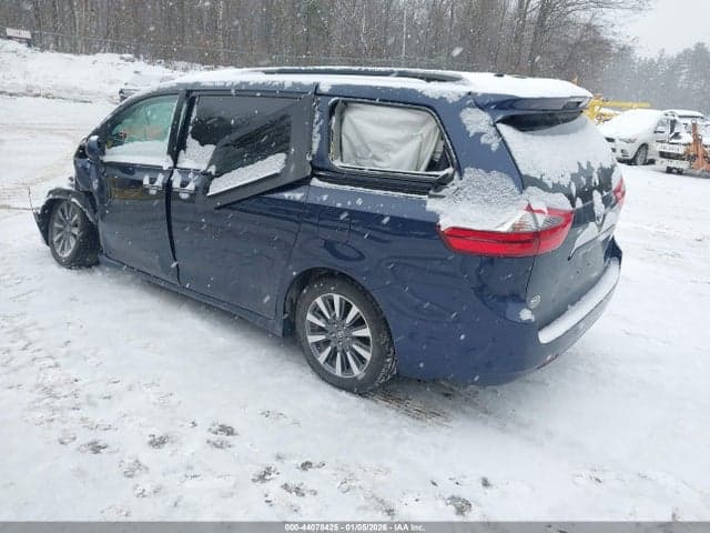 2020 TOYOTA SIENNA XLE 3