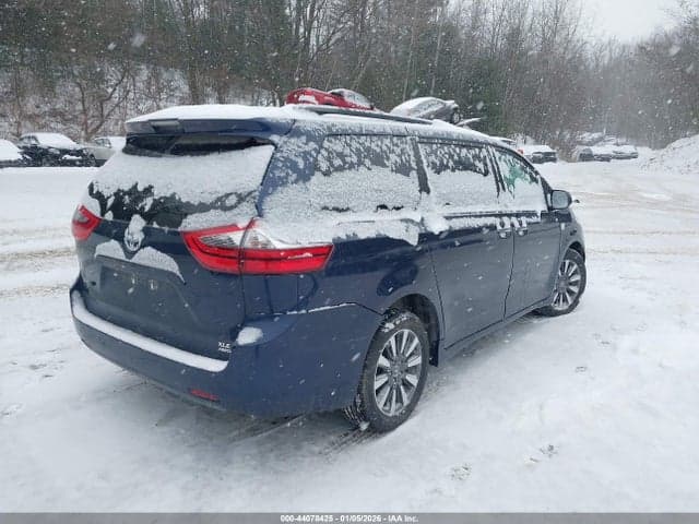 2020 TOYOTA SIENNA XLE 4