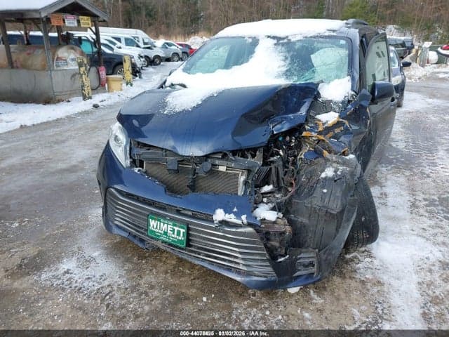 2020 TOYOTA SIENNA XLE 6