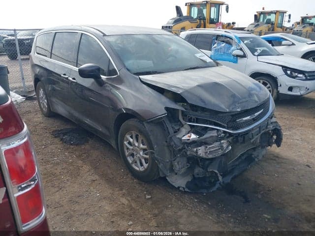 2017 CHRYSLER PACIFICA TOURING 1