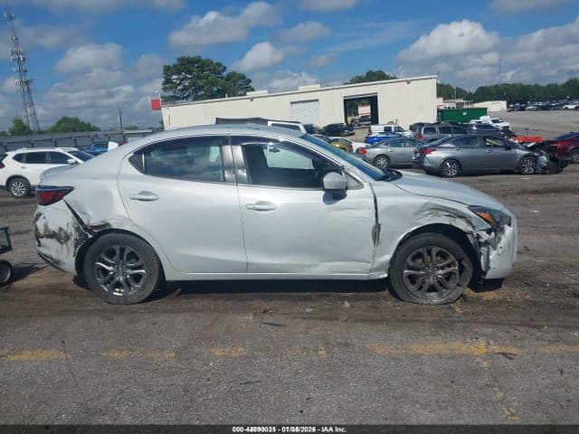 2019 TOYOTA YARIS LE 13