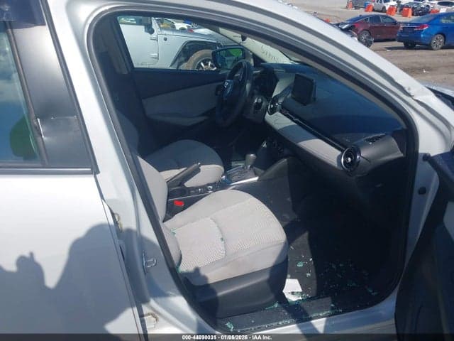 2019 TOYOTA YARIS LE 5