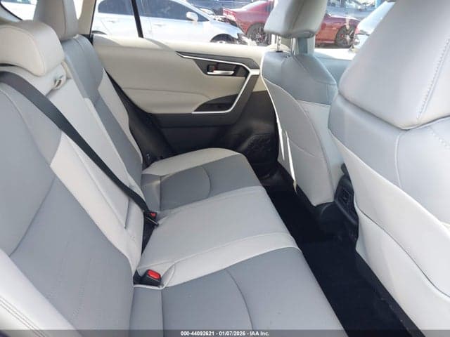 2025 TOYOTA RAV4 HYBRID XLE PREMIUM 8