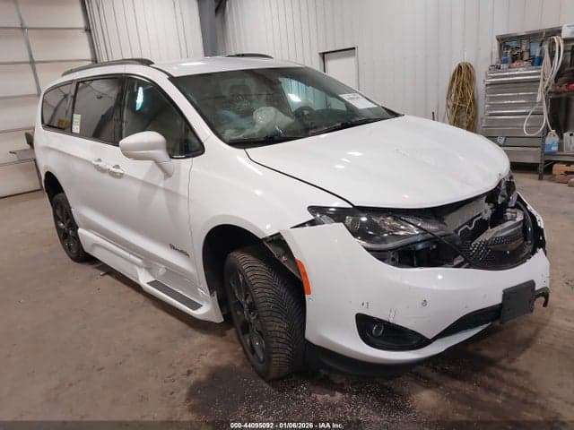 2019 CHRYSLER PACIFICA TOURING L 1