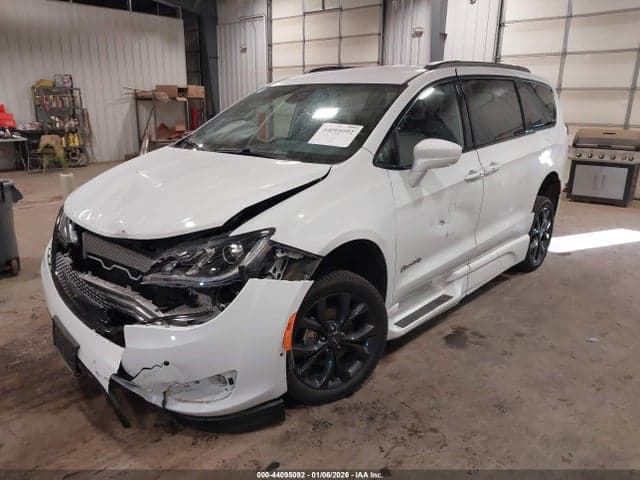 2019 CHRYSLER PACIFICA TOURING L 2
